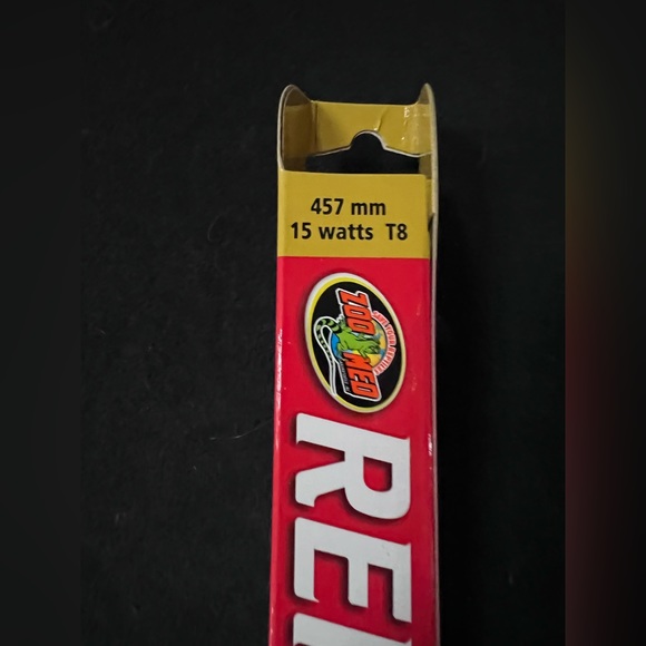 Zoo Med Reptisun 5.0 UVB Reptile Bulb 18” 15 watt - Picture 2 of 2